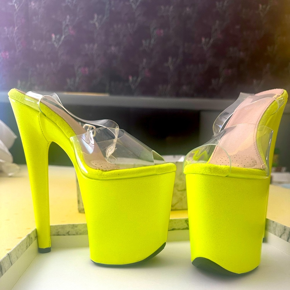 Hella Heels: Glitterati Neon Yellow size 8